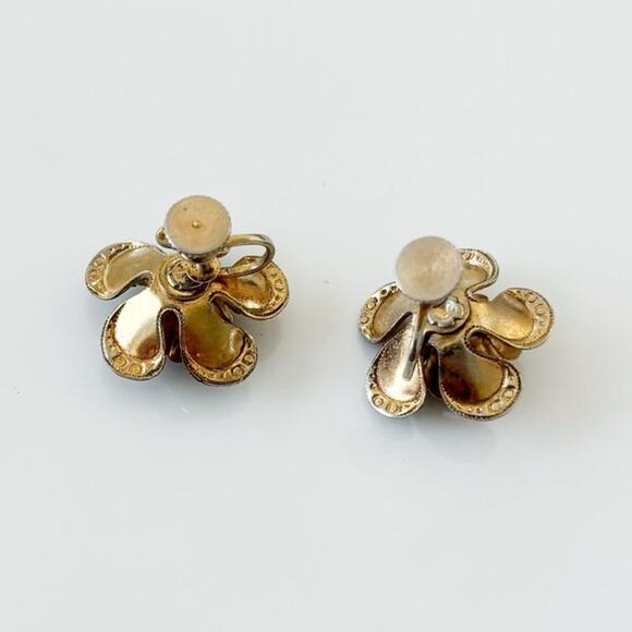 Vintage Gold Tone Flower Screw-Back Earrings - Picture 4 of 10